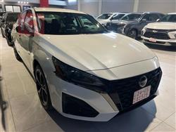 نيسان ألتيما